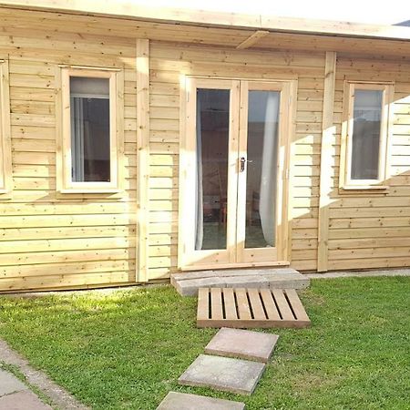 Urban Log Cabin Near Zone 2 Tube Лондон Экстерьер фото